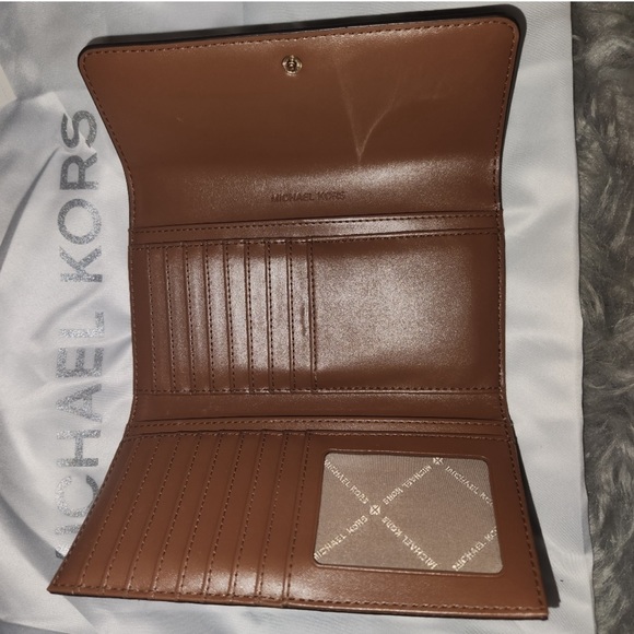 Michael Kors 3pc Set - Picture 4 of 14